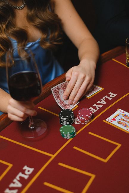 Slots, Poker, and the Real Math Behind iGaming Wins