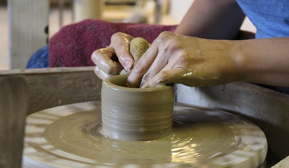 Choosing Your First Pottery Wheel for a Home Studio