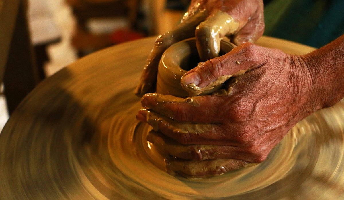 Pulling Even Walls When Throwing a Tall Vase